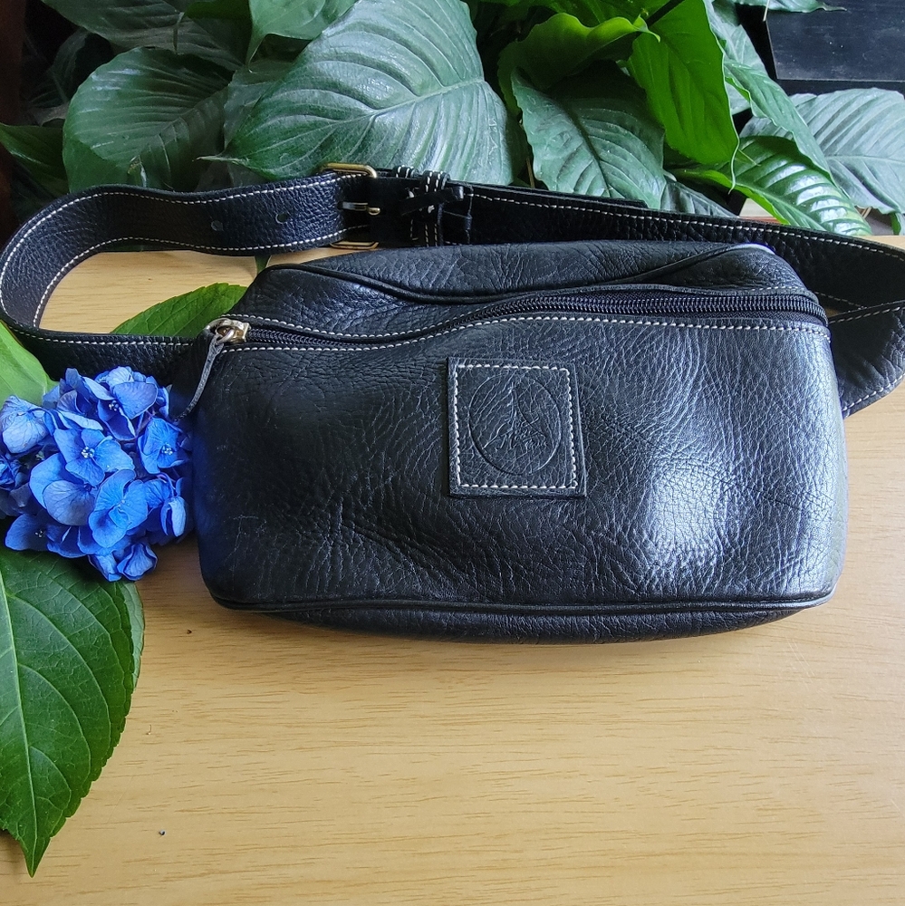 CHIC ET MODE Paris Black Leather Belt  Bag Made In France